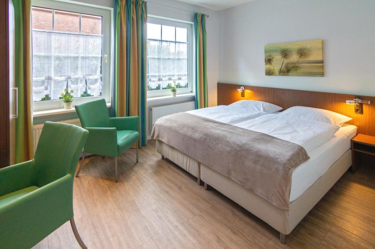 Hotel Am Elisabethufer Jever Exterior photo