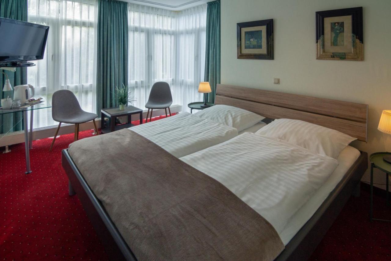 Hotel Am Elisabethufer Jever Exterior photo